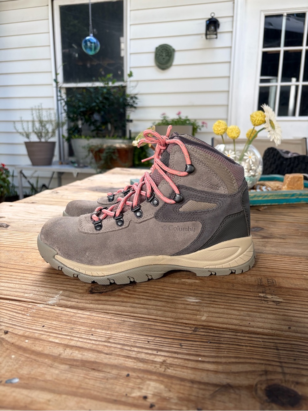 Columbia Women’s 8.5 Wide Waterproof Gray Suede Hiking Boots Pink Lace BL4552